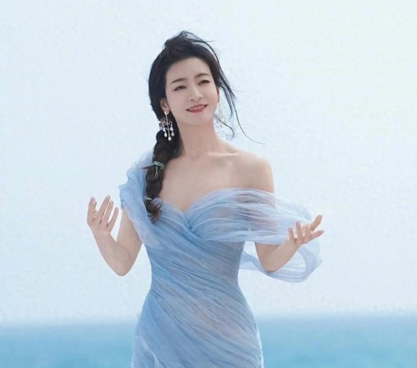 被骂10年没灵气，一夜翻红出了头，李晟爆火，是发了“薇难财”？