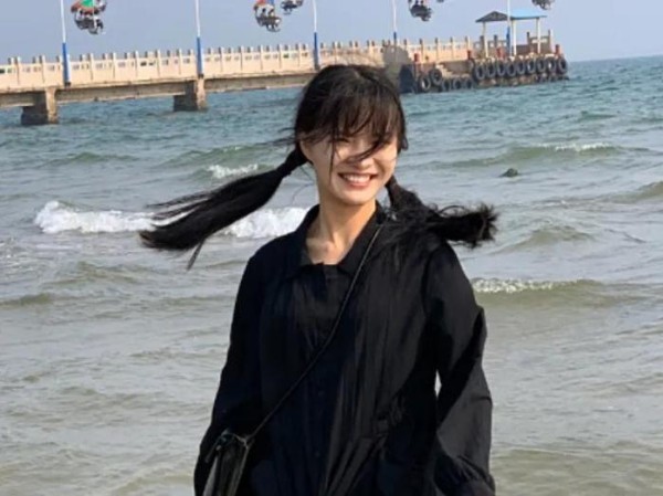 七阿姨还是对蔡徐坤下手了，故意关掉十级美颜，却再次败给现实