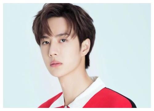 谁说七阿姨采访明星容易？遇上“直男”王一博，背景再厉害也没用