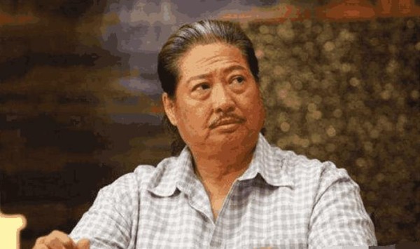 明星报恩那些事, 黎姿嫁给残疾富商, 他与一瓶水相伴20年!