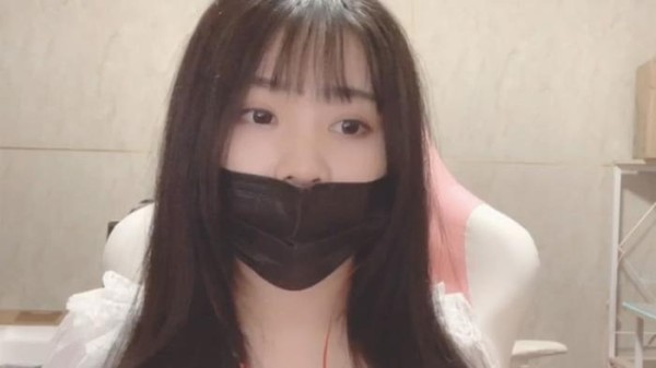 小团团到底怎样才会摘口罩露全脸？看到本人官方1回复，粉丝开心