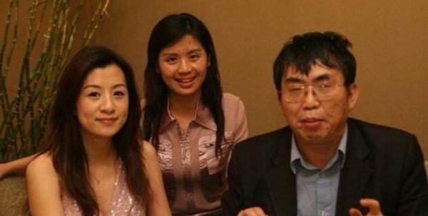 67岁棋圣聂卫平曾婚内出轨，三任妻子1个比1个小