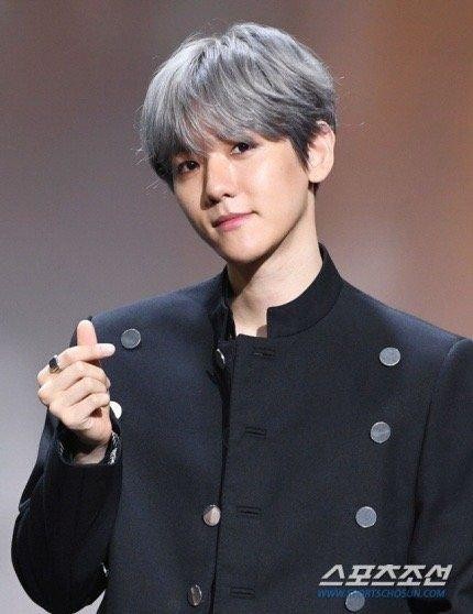 EXO伯贤宣布成立个人公司 开直播回应贷款等谣言