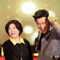 演艺圈10对“真母子”，鲜为人知，都是大佬！有你知道的吗？