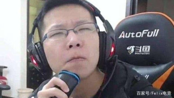 余小C公布恋情后，被水友发现电脑有周淑怡写真，周姐：我人傻了