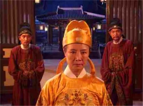 武则天与狄仁杰是何关系？在狄仁杰遗物里发现8字，暴露真实关系