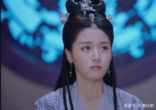 李明月纠结是否催眠李谦，纠结之后，李明月还是要抹去李谦的记忆