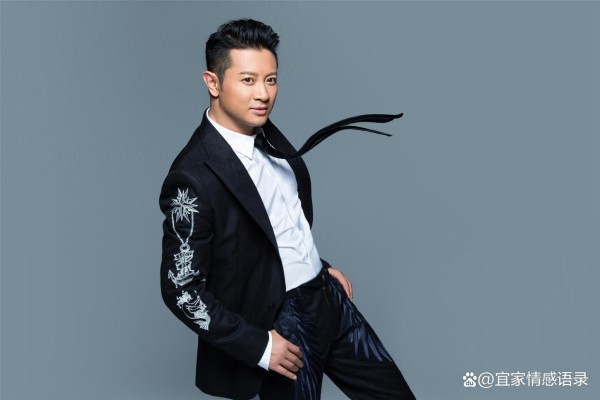 54岁歌手罗中旭婚内出轨揭秘，女方亲密合影成证据