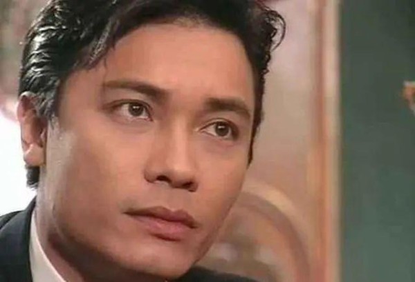 罗嘉良：抛弃相伴28年发妻，娶内地女星定居北京