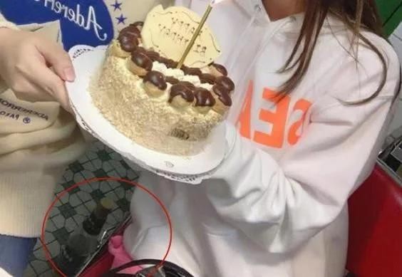 娱乐圈里的神仙友谊，baby深夜为张大大补过生日，像极了一对闺蜜