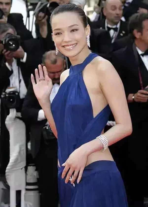 教主说圈内小花生：明星红毯、郑爽语音、何老师失势？