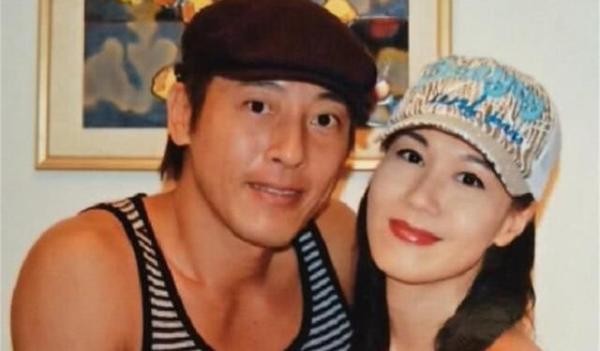她20岁出道，和吕颂贤相爱25年，结婚12年至今无子女，58岁如少女