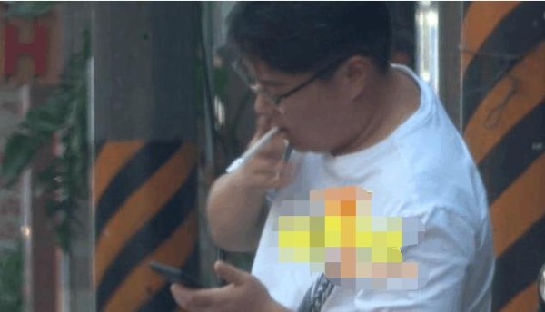 曾跟释小龙齐名的小胖子, 如今母亲抑郁, 穷到社保都缴不起
