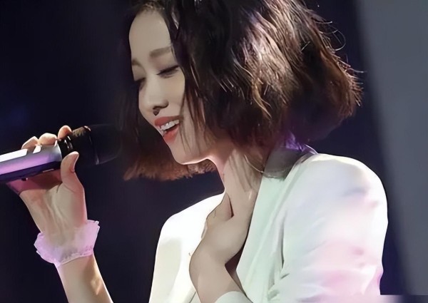 张碧晨连续8年为姚贝娜庆冥诞，同是那英学员，网友：她会看见的