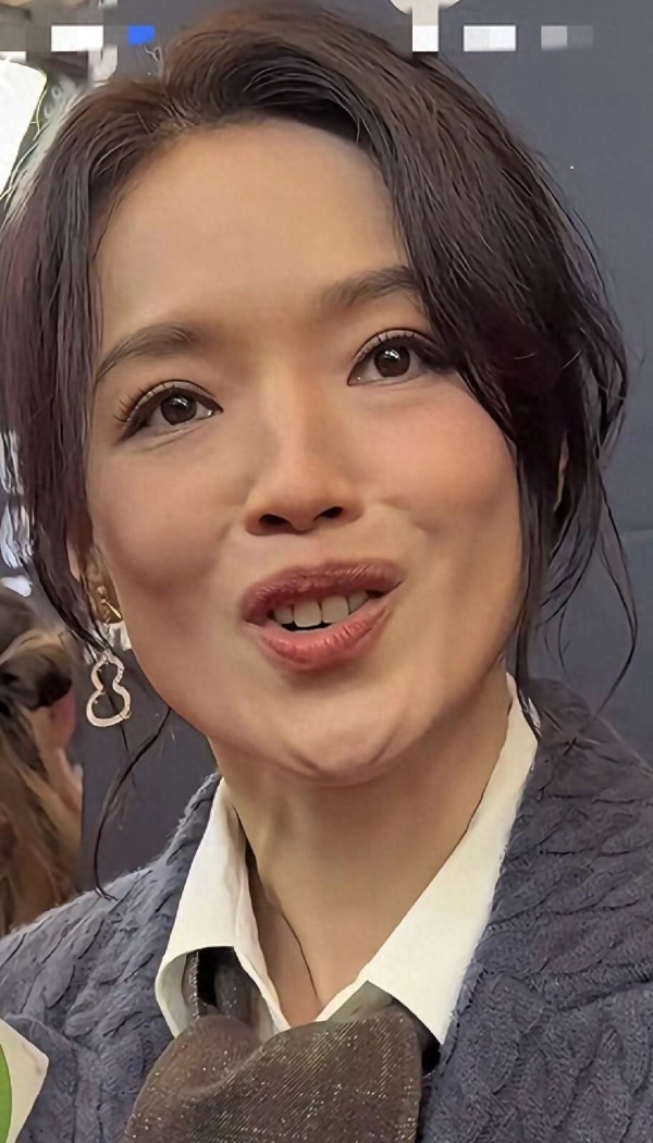 舒淇超市购物照曝光！岁真实状态引争议，女明星老去为何这么难被接受？