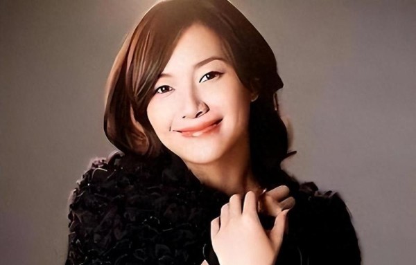 成龙深夜激吻徐静蕾？背后竟藏着她惊人情史与自由之谜！