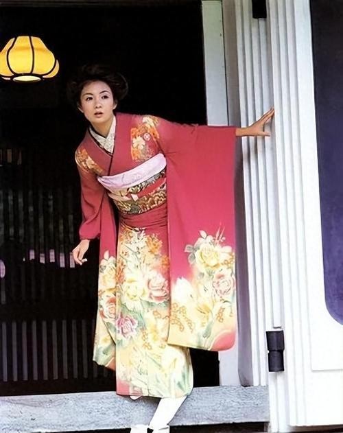 吉本多香美转型影后！从特摄女神到社会斗士，这经历绝了