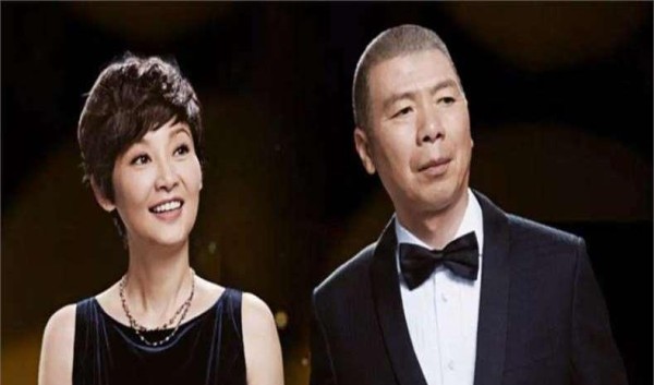 导演与女星的情缘：谁是真爱？谁在逢场作戏