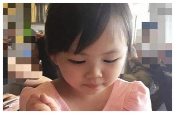 有一种惊艳叫王宝强女儿长大，当年的小土妞大变样，继承马蓉颜值