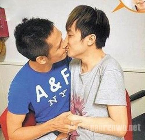 吴青峰出柜被eason强吻图片曝光 吴青峰男友刘雨凯什么关系揭秘