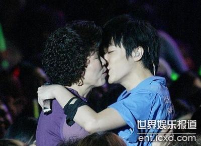 吴青峰出柜被eason强吻图片曝光 吴青峰男友刘雨凯什么关系揭秘