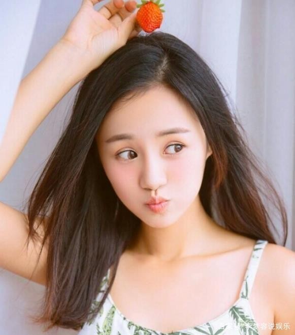 凭“糖宝”一角走红的她，被传已结婚4年，和高颜值老公配一脸