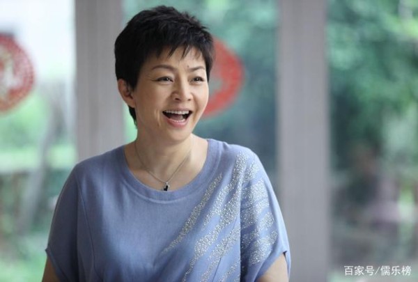 宋丹丹60岁生日，华晨宇在最后一分钟为她庆生，却因称号被热议
