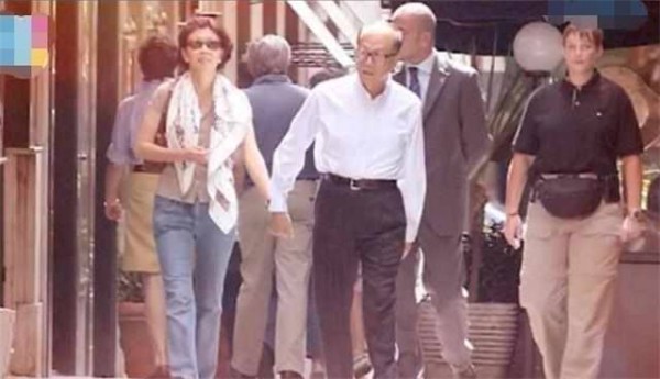 她当年和大33岁李嘉诚牵手，豪车出行，但因儿子反对，未嫁李家！