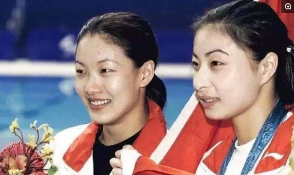 郭晶晶与伏明霞罕见同框：同跳水女王嫁豪门，相差3岁竟完败