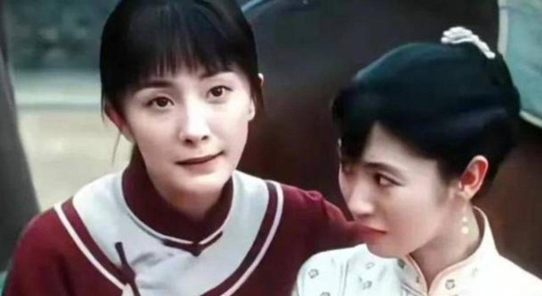 杨幂资源强大，做过老板且结识众多资本和幕后大佬，她力捧喜欢的明星助其走上康庄大道，合作过的艺人多有成就