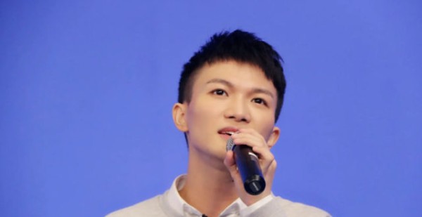一曲《玫瑰少年》，撕开了周深的“真面目”