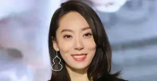 星爷也捧不红的女人鄂靖文：曾梦想成为巩俐，如今却3年无戏可拍！