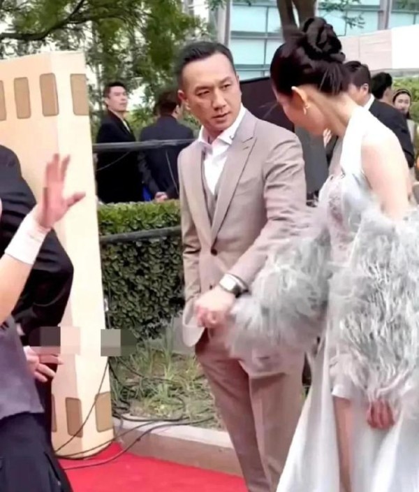 黄觉和张艺凡牵手引热议 江疏影和毛晓彤眼神成亮点【微发信息网】