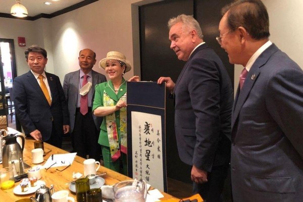 韩国为巴结拜登，给其取了个“顶天立地”的名字，三个字都是汉字