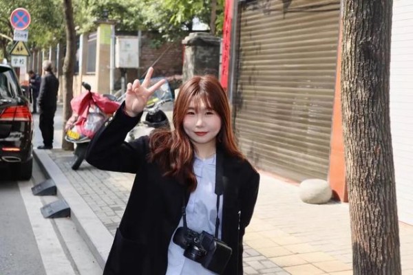 大学舍友请芝士陪拍订婚时，帮芝士拍下的照片