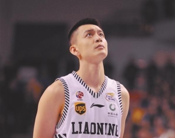 又赢了！杨鸣颜值 身高双赢当红男星黄景瑜 无愧CBA第一帅哥