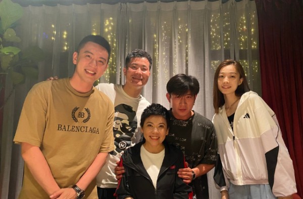 又赢了！杨鸣颜值 身高双赢当红男星黄景瑜 无愧CBA第一帅哥