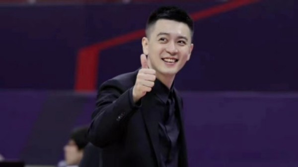 杨鸣老婆关注离婚律师，早前男方被曝出轨，第三者在线叫板好嚣张