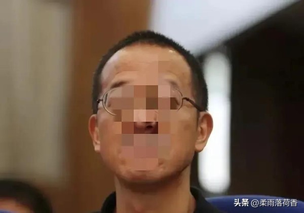 柔雨落荷香：老鱼出局，旅游景点集体“翻脸”？这到底是怎么一回事？

事情是这样的，某选秀节目淘汰了一位资深艺人，人称“老鱼”。这老鱼，在圈里摸爬滚打多年，粉丝无数，江湖地位稳固。可偏偏，节目组“铁石心肠”，将他送回了家。

这可不得了。各地旅游景点，原本都打算和这档节目合作，借着节目的热度，好好宣传一番。毕竟，老鱼的粉丝遍布全国，这波流量，谁不想分一杯羹？

可老鱼一被淘汰，情况急转直下。不少景点...