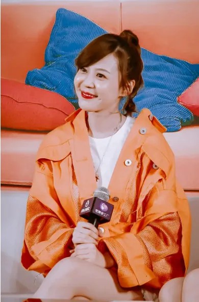 明星到我家李金铭 在采访中回忆起这段往事时她还有点不好意思