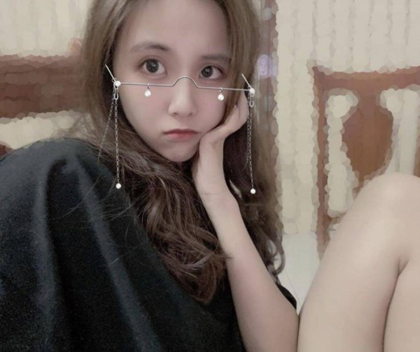 王俊凯多次点赞神秘女子动态，双方频繁互动，为何没有互关？