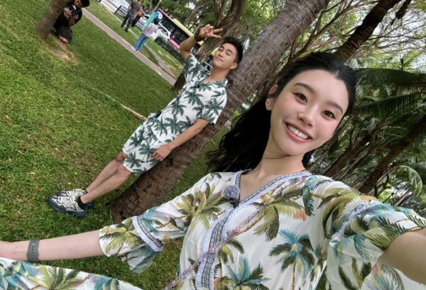 奚梦瑶追星成功！贴脸击破私生子谣言，何猷君拎LV礼盒变老婆“小跟班”
