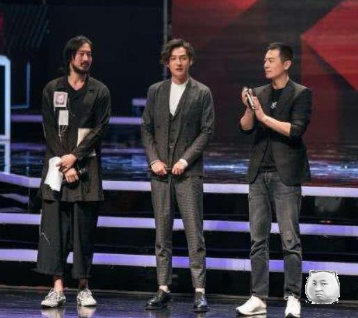 “隐藏大师”回归，抢走胡歌和朱亚文风头，王传君到底经历什么？
