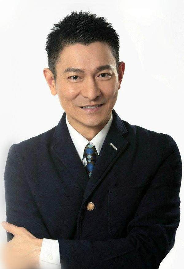 杨紫和平分手引热议，明星的感情生活被时刻关注，谁的问题？