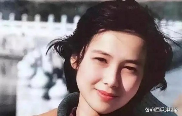 蒋雯丽姐妹情谊：长姐颜值亮眼，马思纯获赠1.2亿礼金