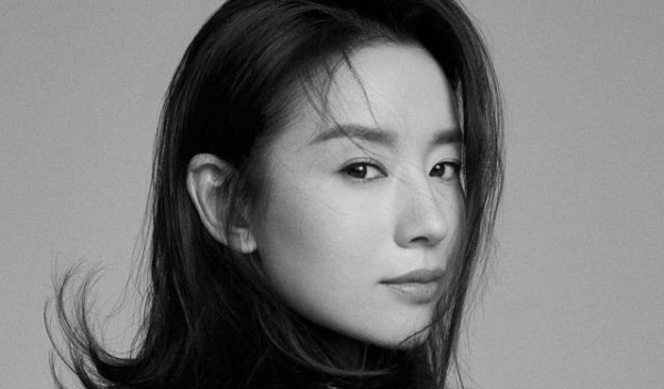 松口姐弟恋 避谈潘粤明 董洁想重新开始为啥黑粉总纠结她的过去