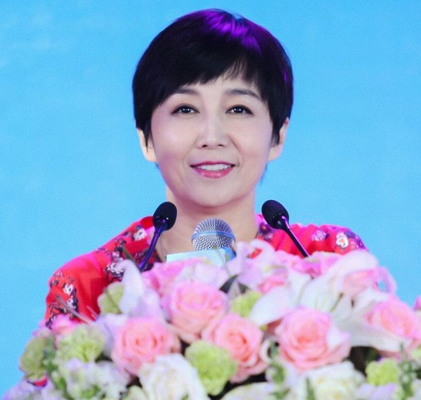 崔永元前女同事和晶发声：他实在没有穿什么衣服呀