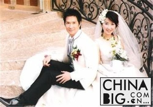 关咏荷张家辉离婚系谣传 相爱20年无绯闻