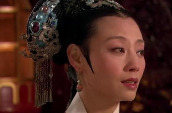 《甄嬛传》：端妃做温宜养母，帮甄嬛立足，为何从不向太后请安？