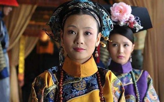 《甄嬛传》：端妃做温宜养母，帮甄嬛立足，为何从不向太后请安？